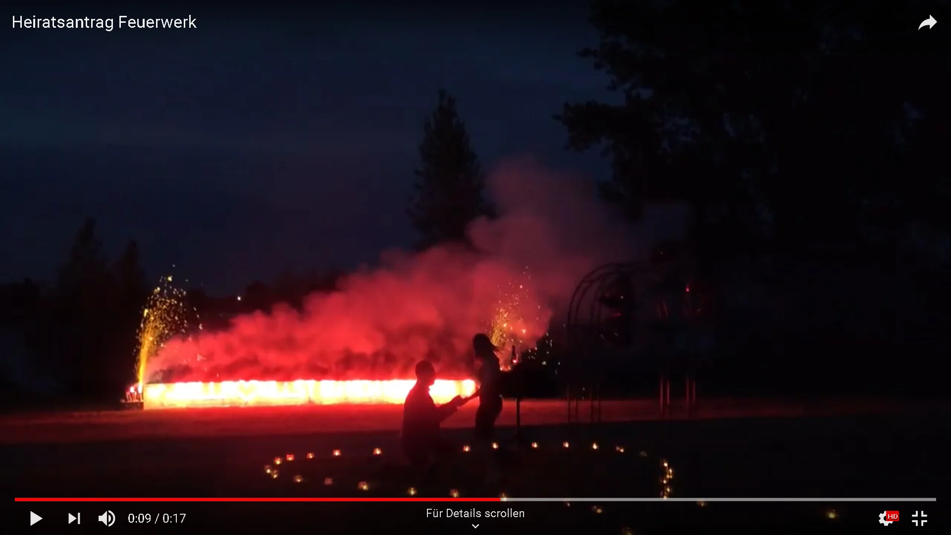 Gestalteter Heiratsantrag mit Feuerwerk