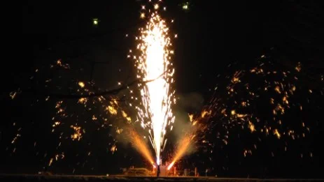 Bodenfeuerwerk im Hochzeitsfeuerwerk