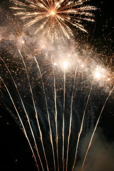 Höhenfeuerwerk bei einem Hochzeitsfeuerwerk